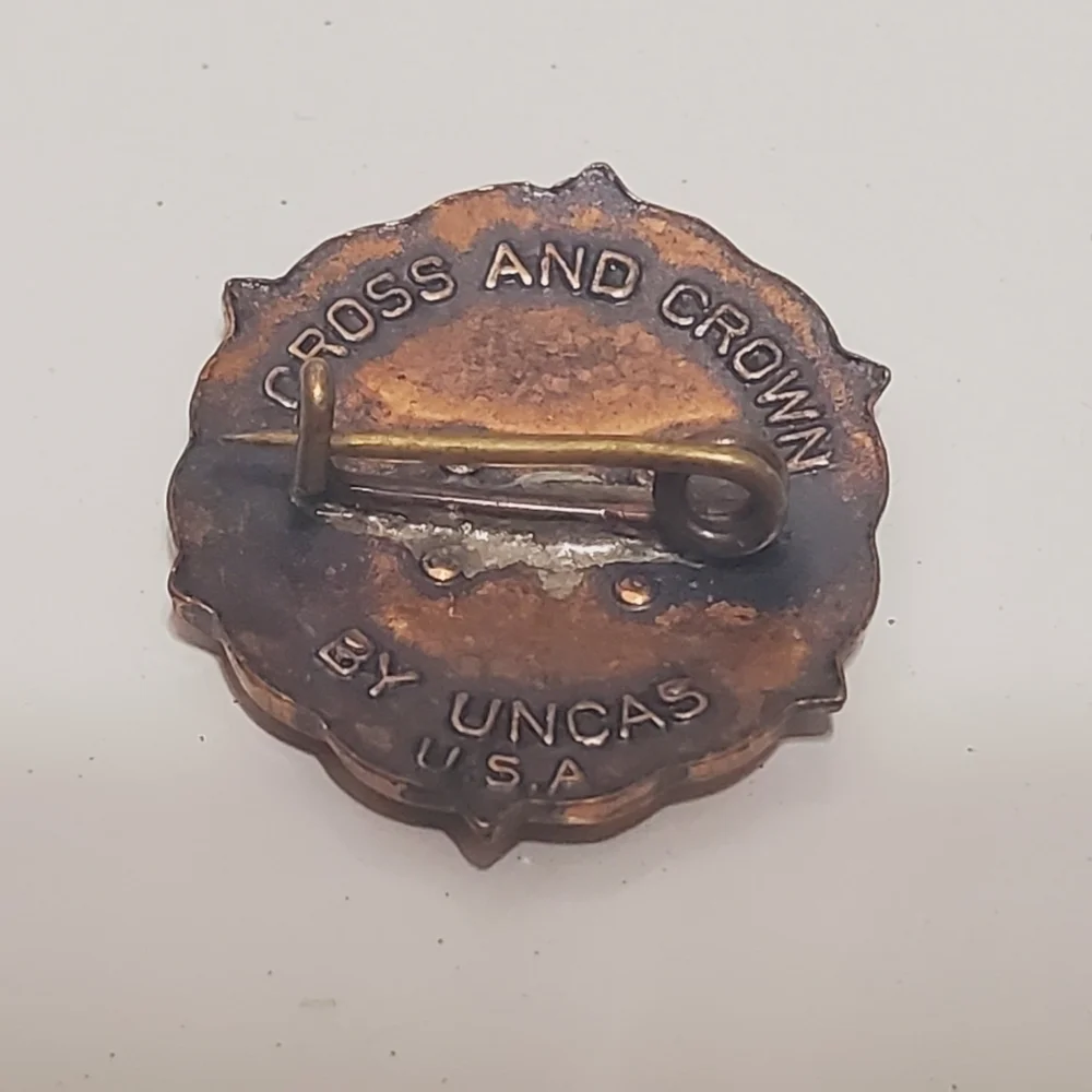 Cross and Crown by Uncas Hat Lapel Pin Bronze 🌴